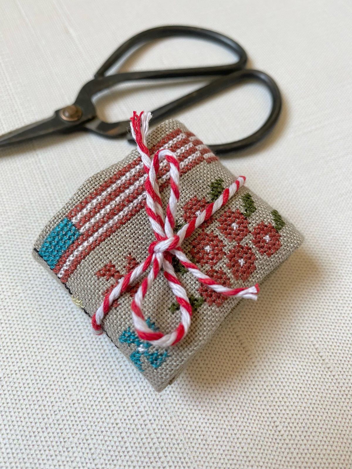 Plum Street Samplers - Freedom Pin Roll