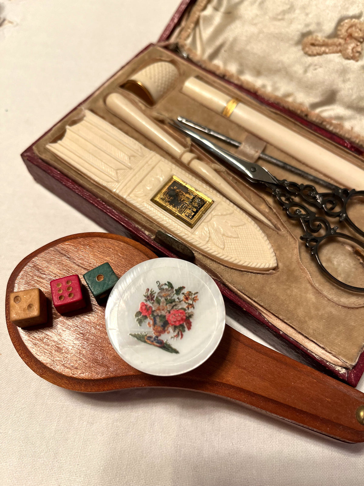Maison Choisel - Mother of Pearl Needleminder Germaine Blanche